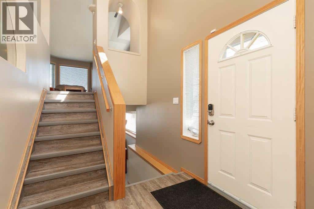 1243 Tumblewood Avenue — Pincher Creek, Alberta - Photo 3 of 39