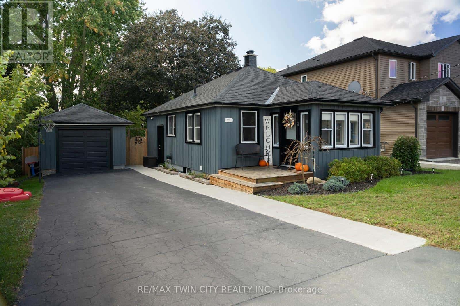 92 SOVEREIGN Street West