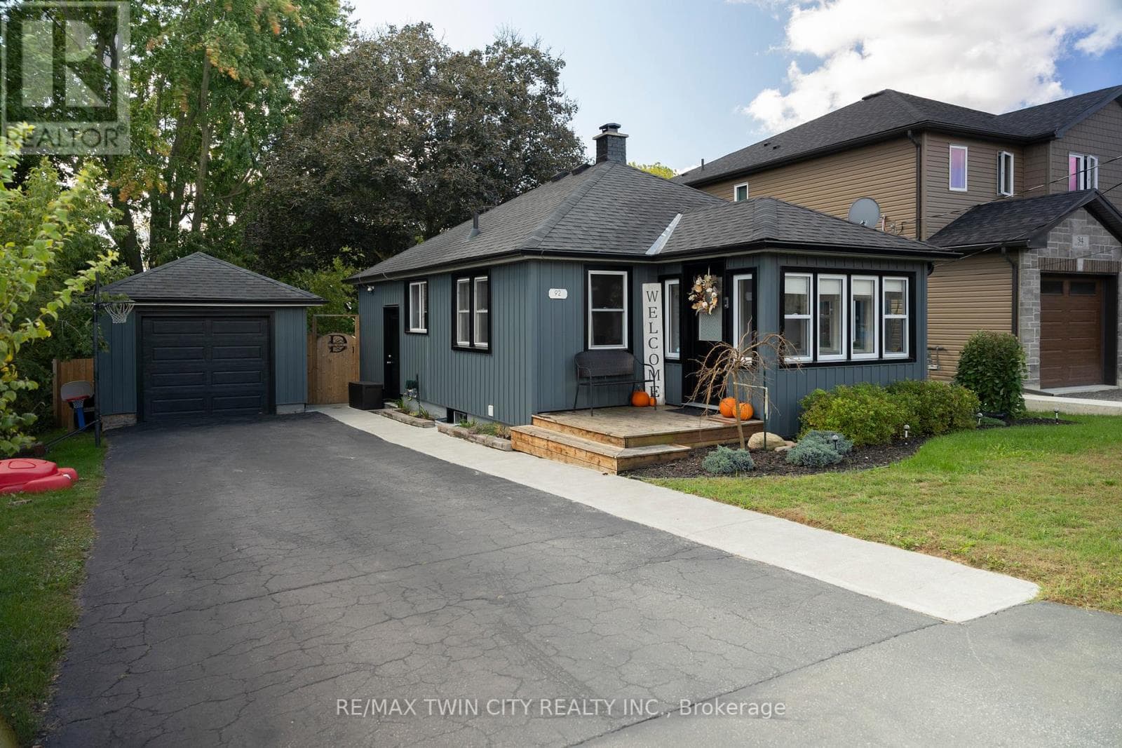 92 SOVEREIGN STREET W — Norfolk (Waterford), Ontario - Main photo