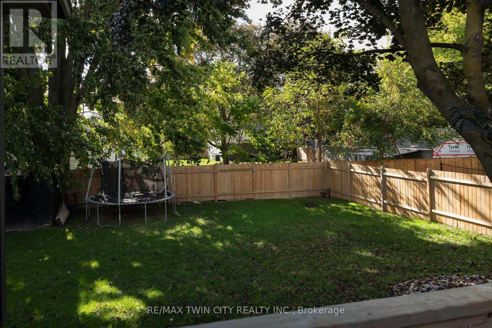 92 SOVEREIGN STREET W — Norfolk (Waterford), Ontario - Photo 5 of 23