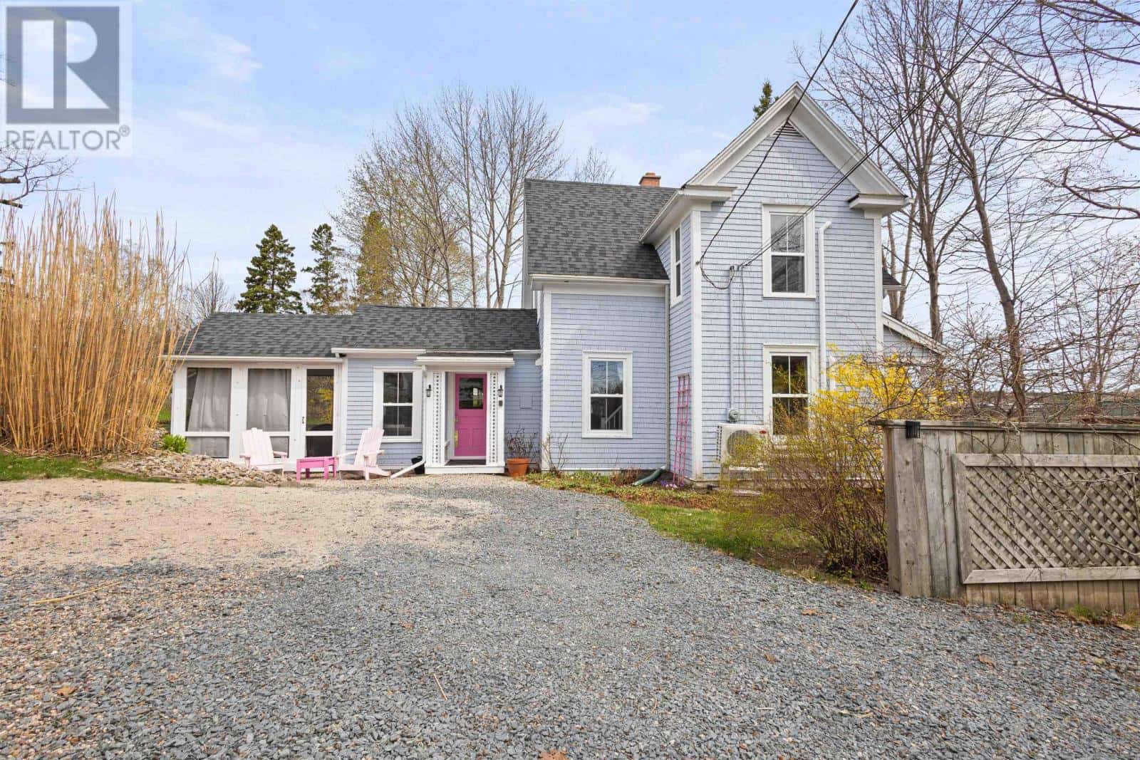 89&93 Queen Street — Chester, Nova Scotia - Photo 2 of 50