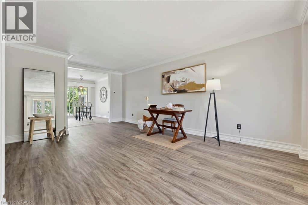 647 BALSAM Crescent — Oshawa, Ontario - Photo 4 of 33