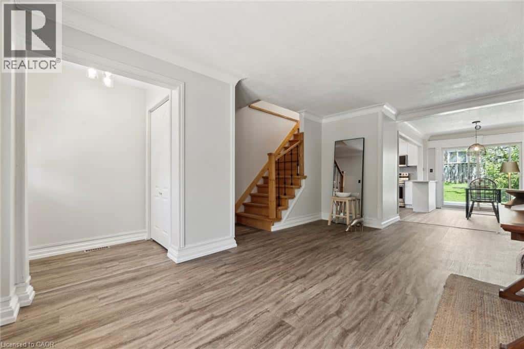 647 BALSAM Crescent — Oshawa, Ontario - Photo 5 of 33