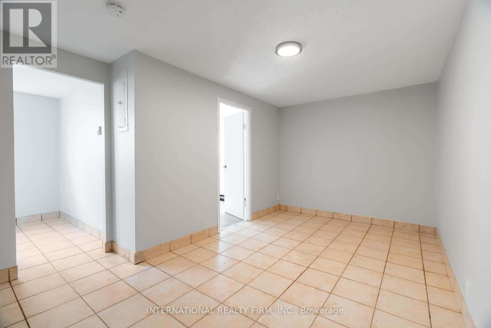 24 BROOKSIDE STREET — London South (South C), Ontario - Photo 3 of 11