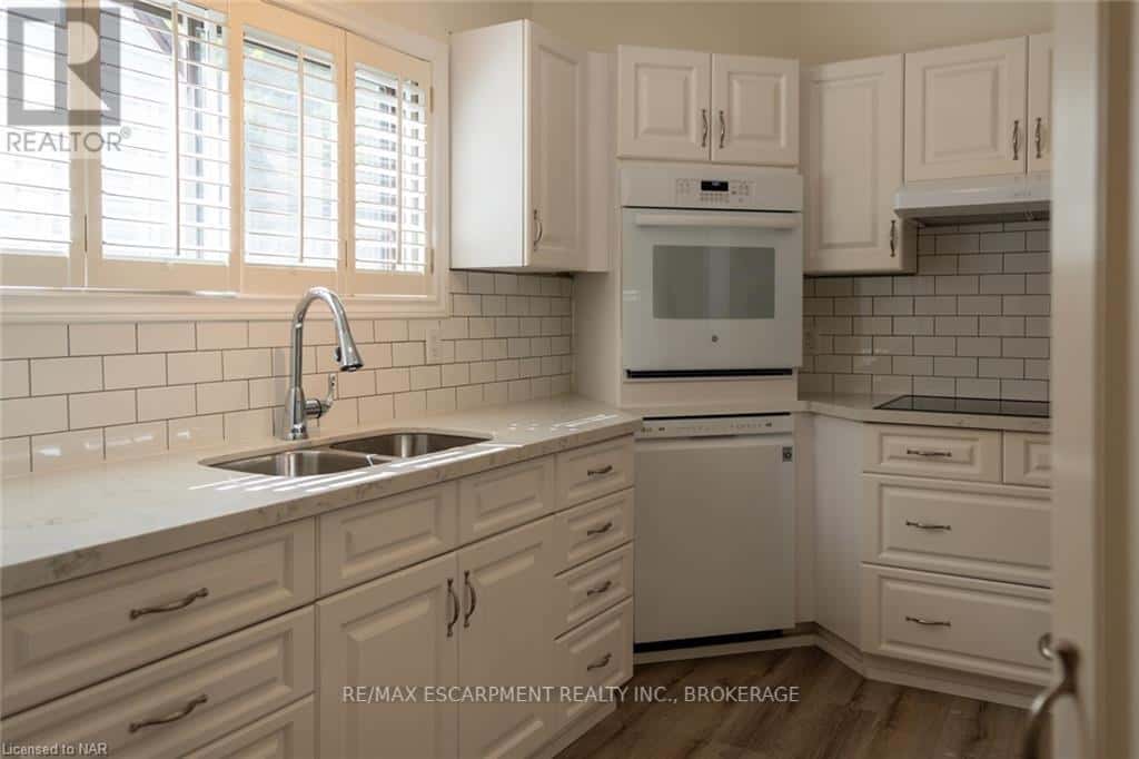 UPPER - 359 QUEENSDALE AVENUE E — Hamilton (Inch Park), Ontario - Photo 3 of 13