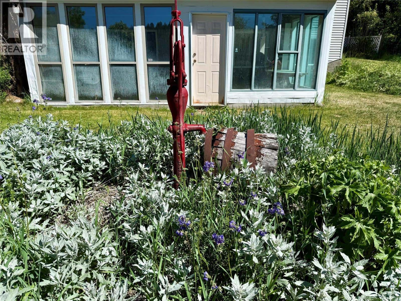 5888 Lazy Lake Road — Wasa, British Columbia - Photo 5 of 35