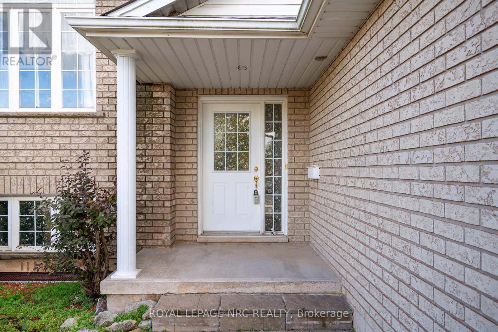 152 LARCHWOOD CIRCLE — Welland (N. Welland), Ontario - Photo 2 of 27