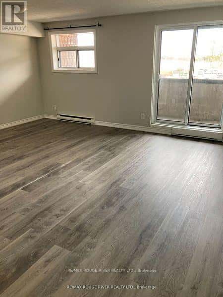 202 - 560 BLOOR STREET E — Oshawa (Farewell), Ontario - Photo 5 of 8