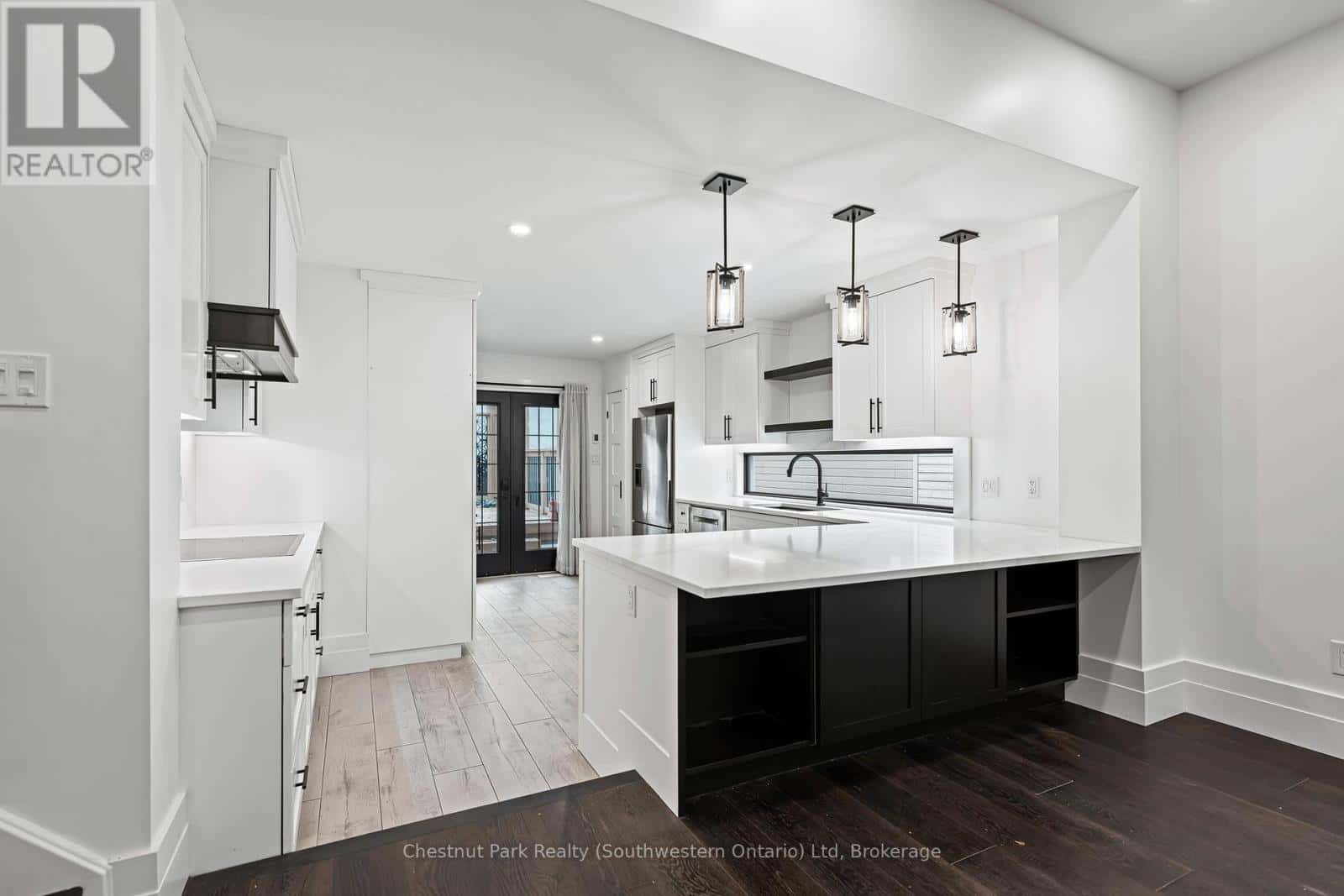 114-116 ARTHUR STREET — Guelph (St. George's), Ontario - Photo 3 of 15