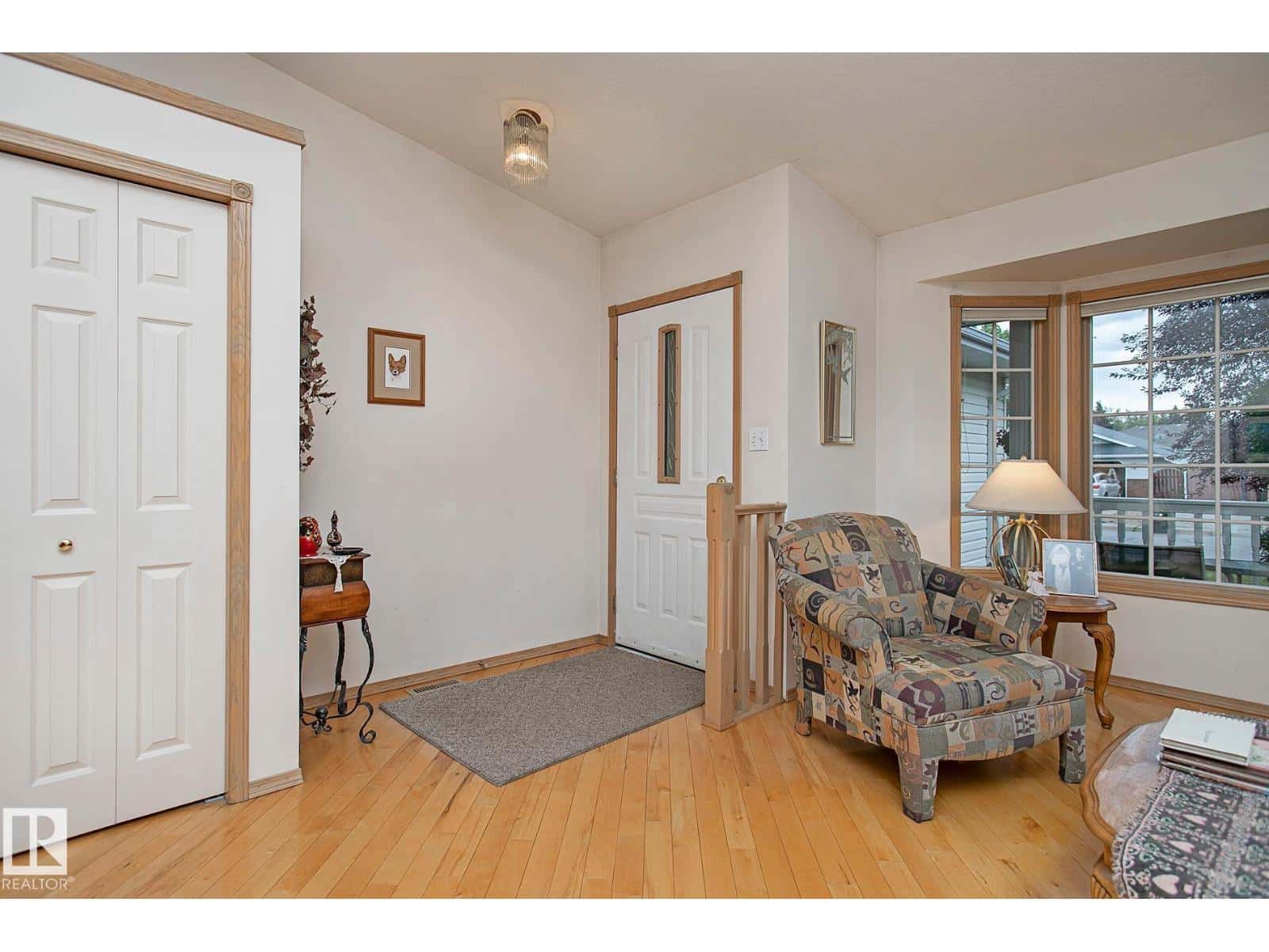 44 CHARLTON RD — Sherwood Park, Alberta - Photo 4 of 52