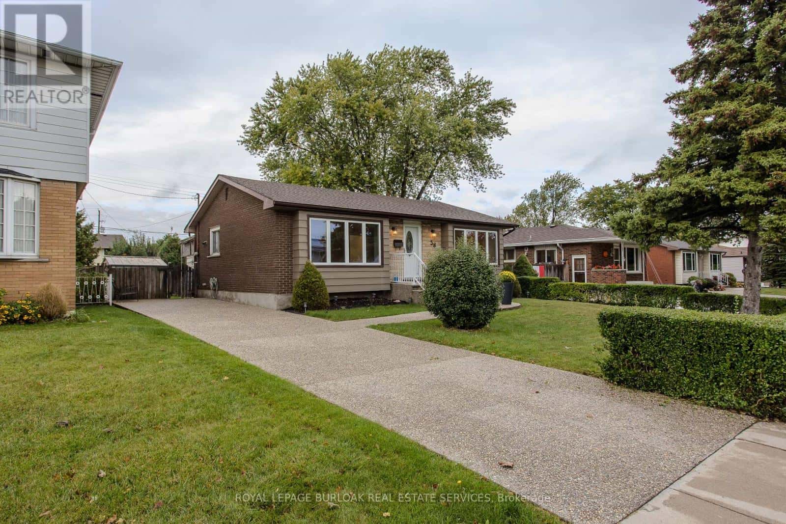 58 GOLDFINCH ROAD — Hamilton (Bruleville), Ontario - Photo 3 of 39