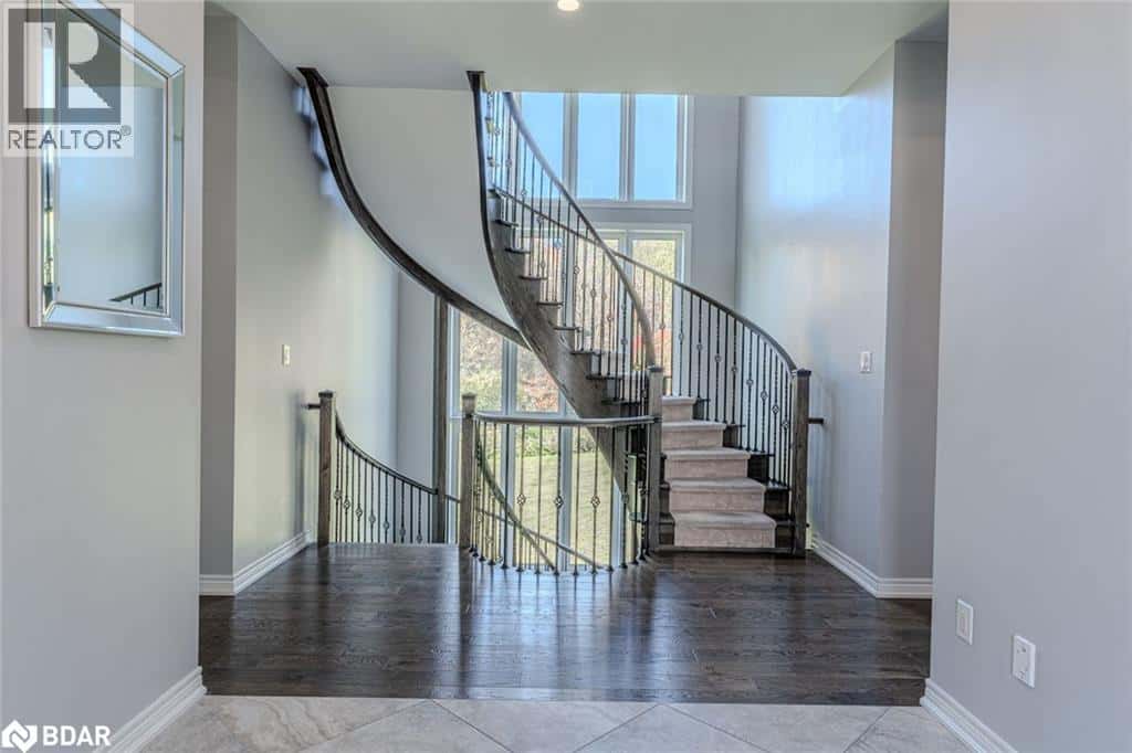 102 PINE HILL ROAD — Bradford, Ontario - Photo 2 of 34