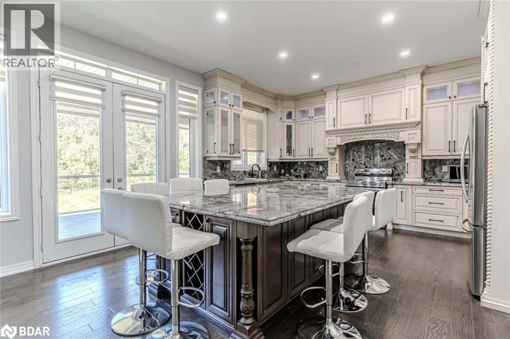 102 PINE HILL ROAD — Bradford, Ontario - Photo 3 of 34