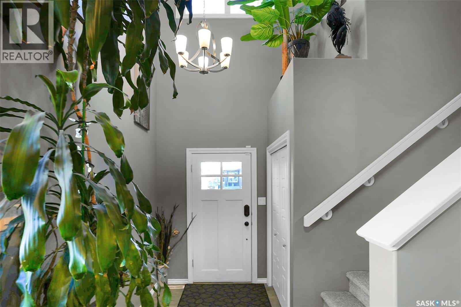 25 Hudson DRIVE — Pilot Butte, Saskatchewan - Photo 3 of 50