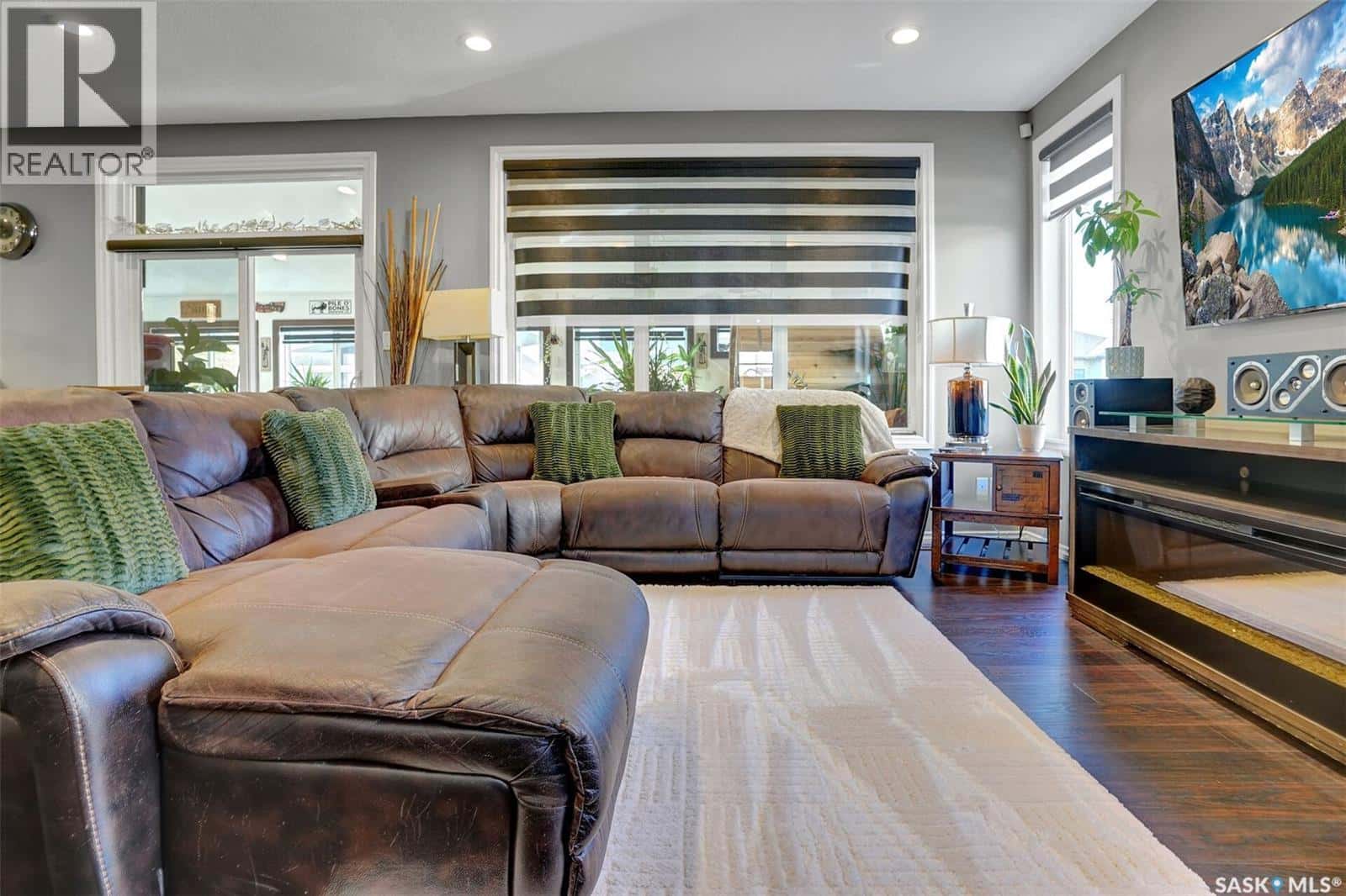 25 Hudson DRIVE — Pilot Butte, Saskatchewan - Photo 4 of 50