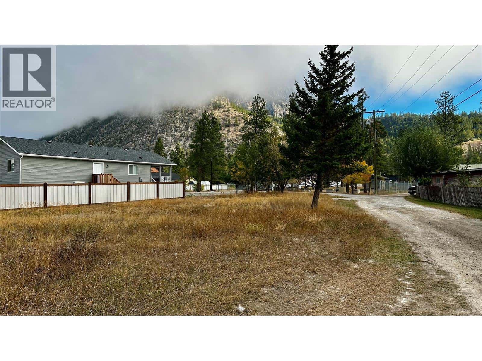 8787 Mountain View Street — Canal Flats, British Columbia - Photo 5 of 11