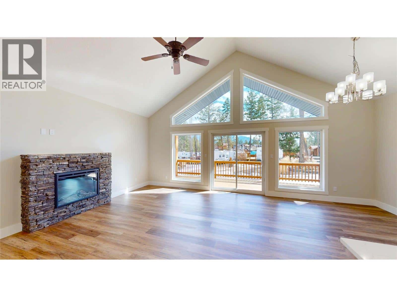 4868 Riverview Drive Unit# 118 — Edgewater, British Columbia - Photo 3 of 66