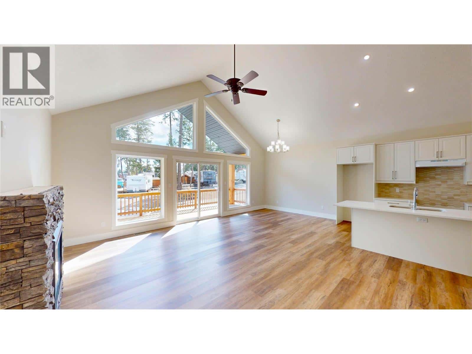 4868 Riverview Drive Unit# 118 — Edgewater, British Columbia - Photo 5 of 66