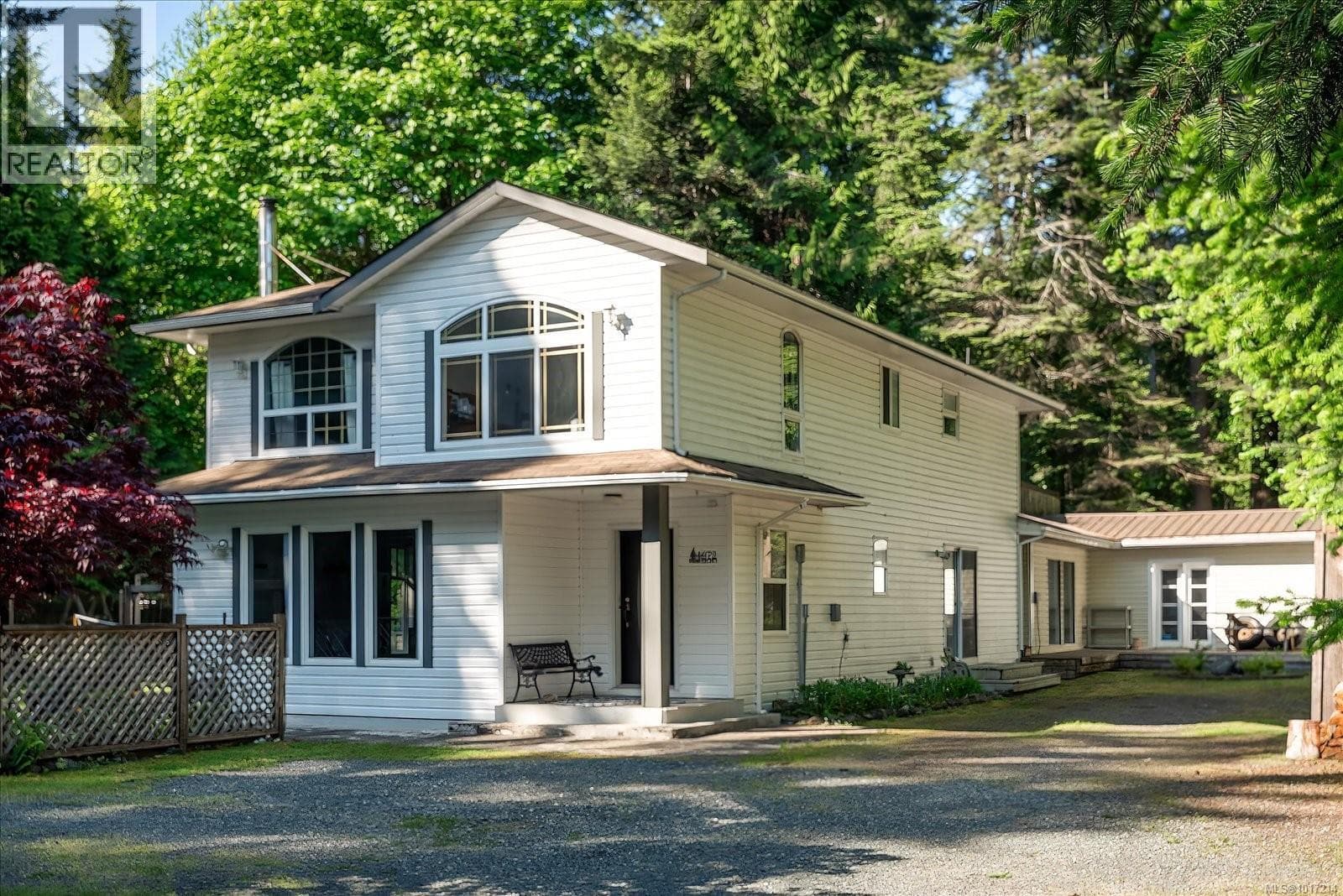 4672 Thompson Clarke Dr E — Bowser, British Columbia - Main photo