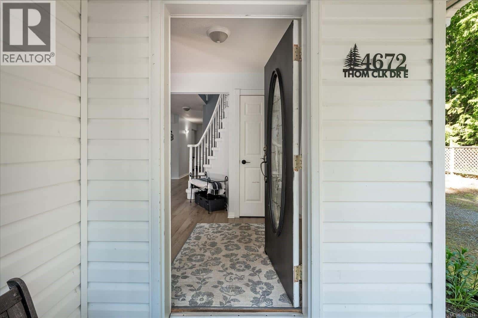 4672 Thompson Clarke Dr E — Bowser, British Columbia - Photo 4 of 48