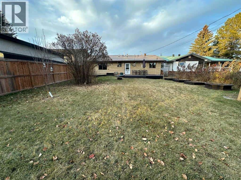 5119 51 Ave — Caroline, Alberta - Photo 3 of 14