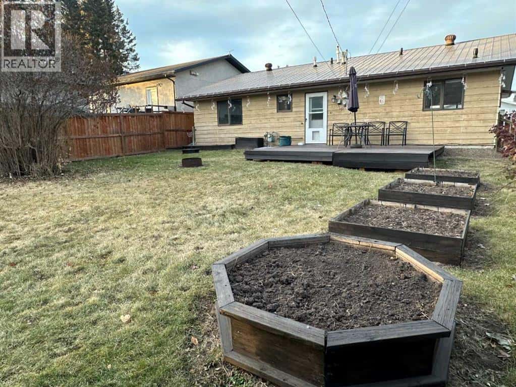 5119 51 Ave — Caroline, Alberta - Photo 5 of 14