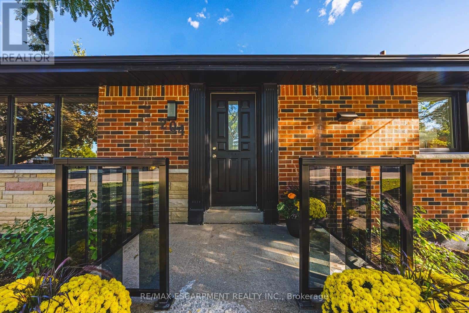 204 FERNWOOD BOULEVARD — Hamilton (Hampton Heights), Ontario - Photo 4 of 50