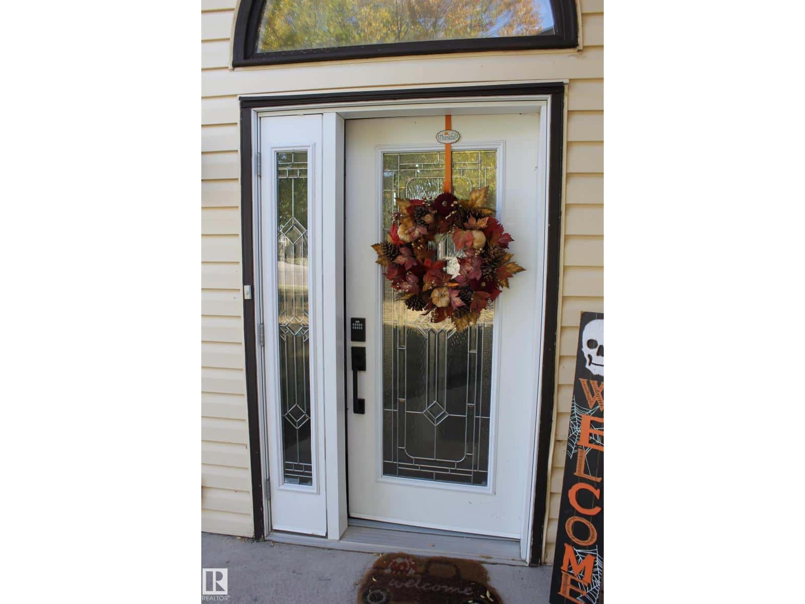 5221 54A ST — Elk Point, Alberta - Photo 2 of 47