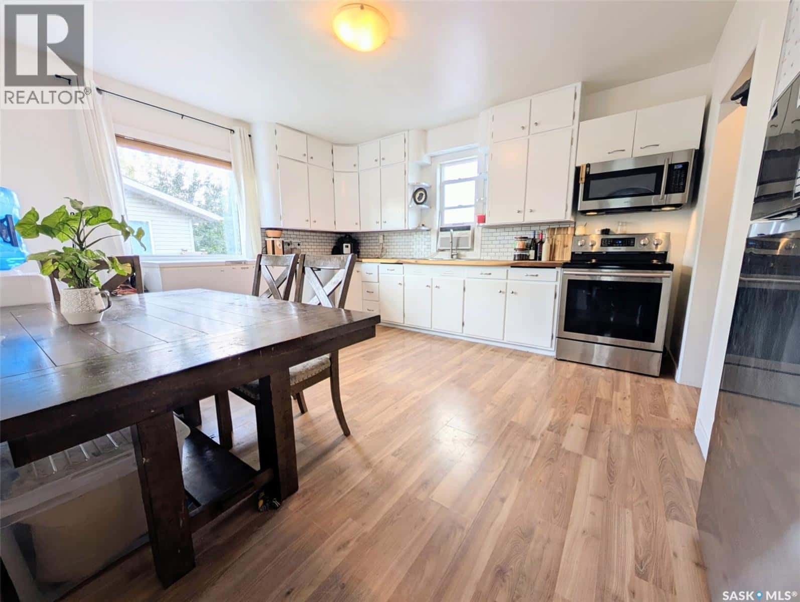 120 Colborne AVENUE — Viscount, Saskatchewan - Photo 4 of 25