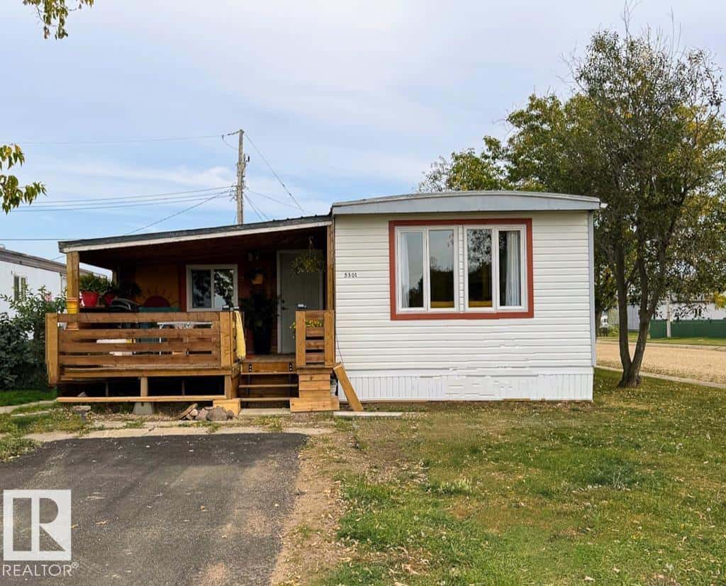 5301 54 ST — Clyde, Alberta - Photo 2 of 7