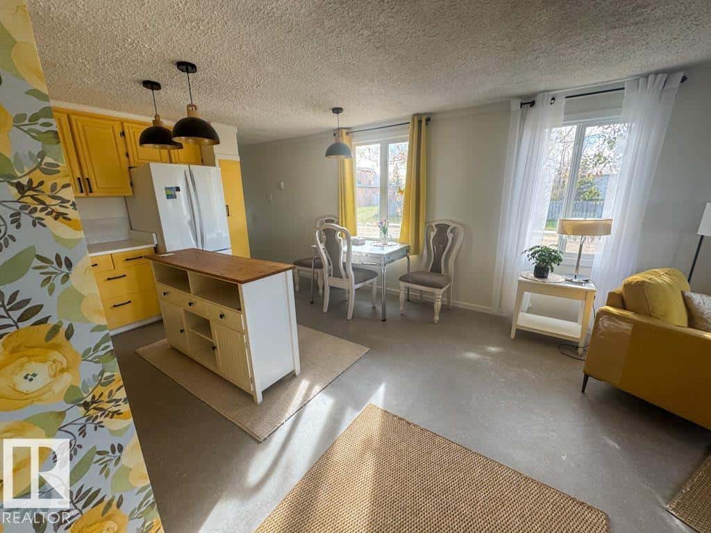 5301 54 ST — Clyde, Alberta - Photo 4 of 7