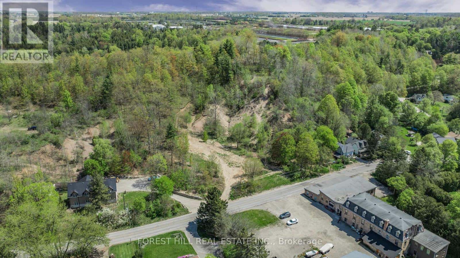 22 Main Street North