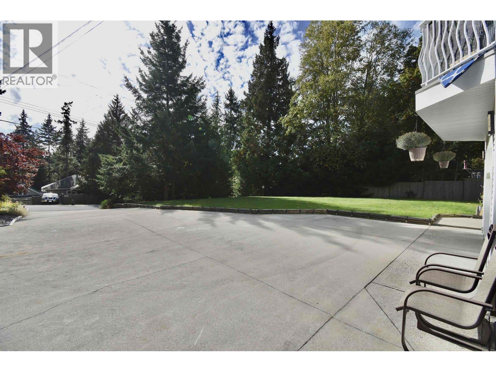 8086 DOGWOOD DRIVE — Halfmoon Bay, British Columbia - Photo 3 of 37