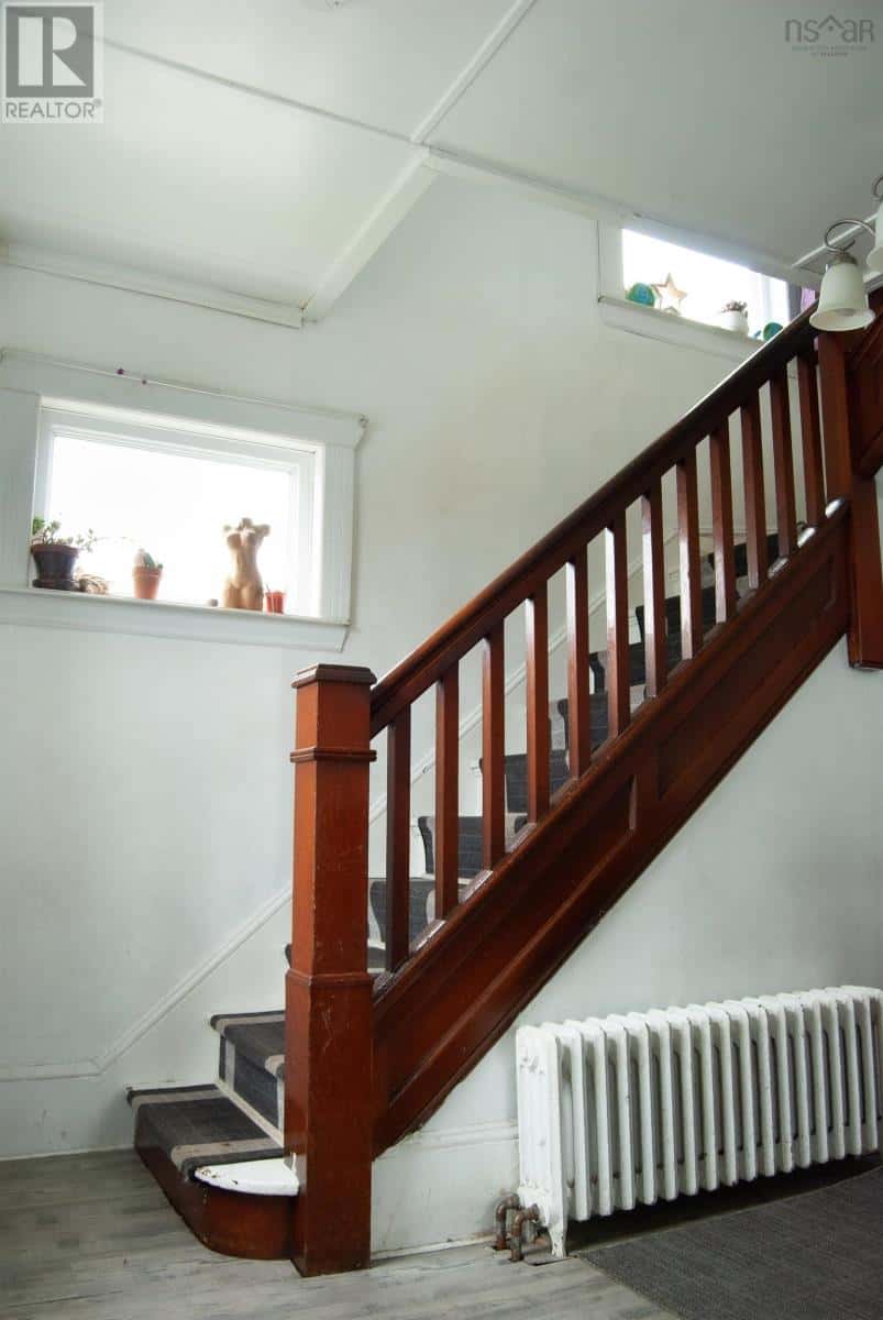 319 Cockburn Street — New Waterford, Nova Scotia - Photo 5 of 39