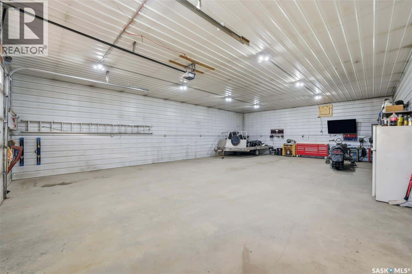 Wood-Sparrow Acreage — Vanscoy Rm No. 345, Saskatchewan - Photo 3 of 46