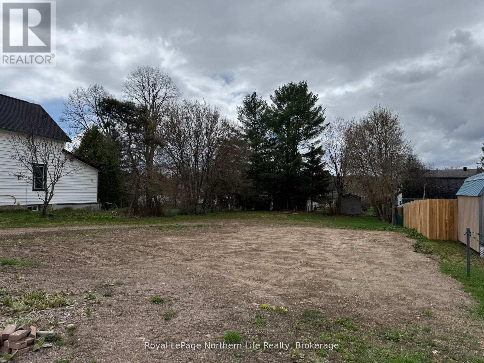 555 MAIN STREET — Powassan, Ontario - Main photo