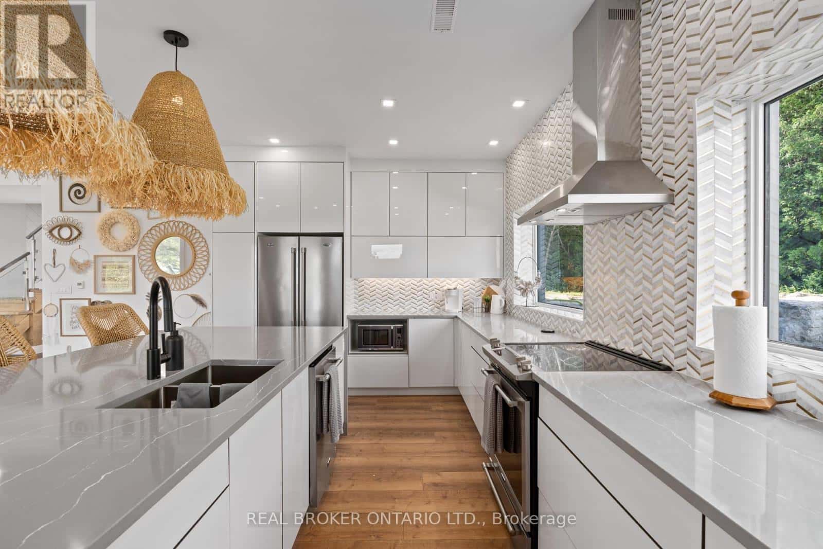 31 HEMLOCK AVENUE — Tay (Waubaushene), Ontario - Photo 3 of 48