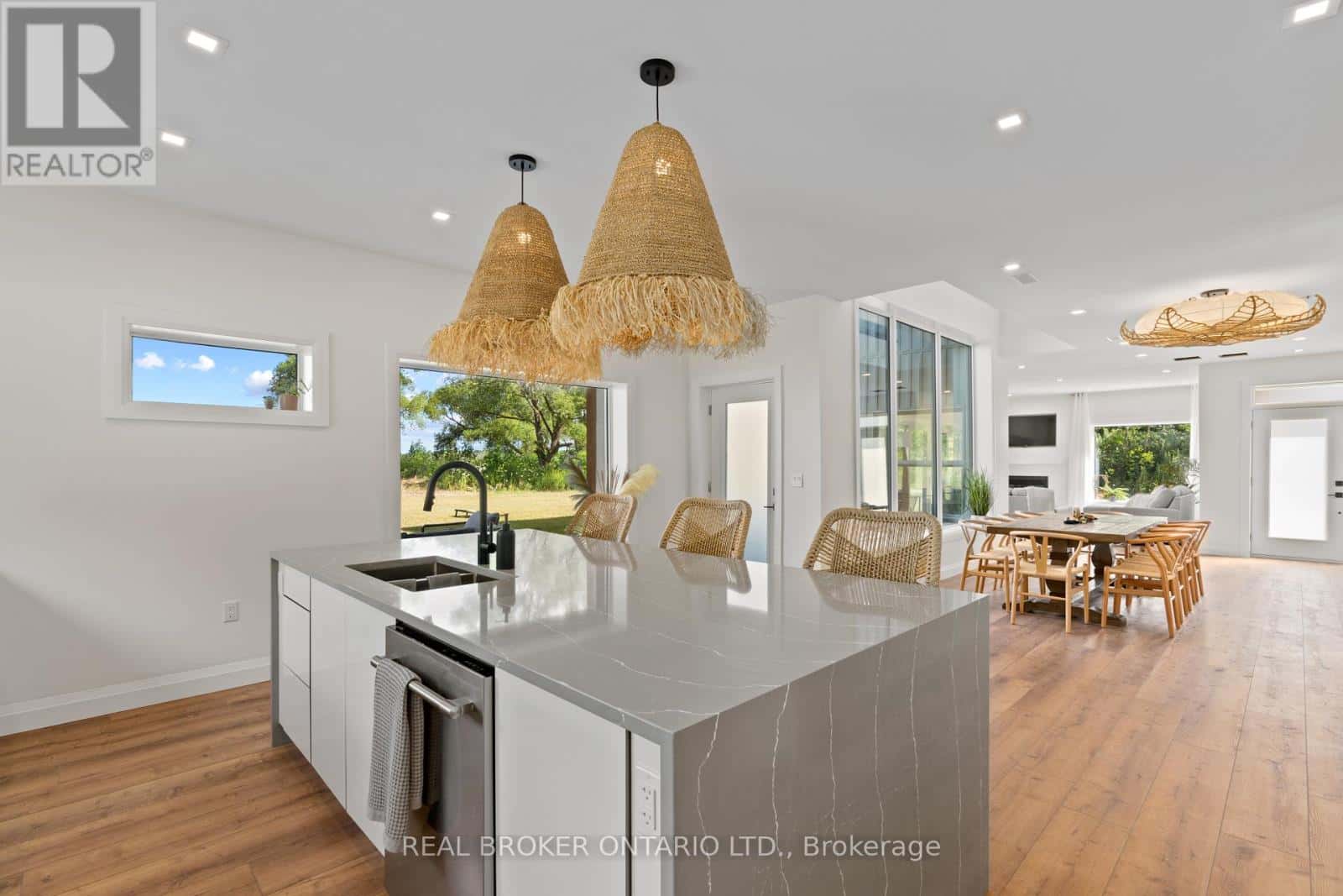 31 HEMLOCK AVENUE — Tay (Waubaushene), Ontario - Photo 4 of 48