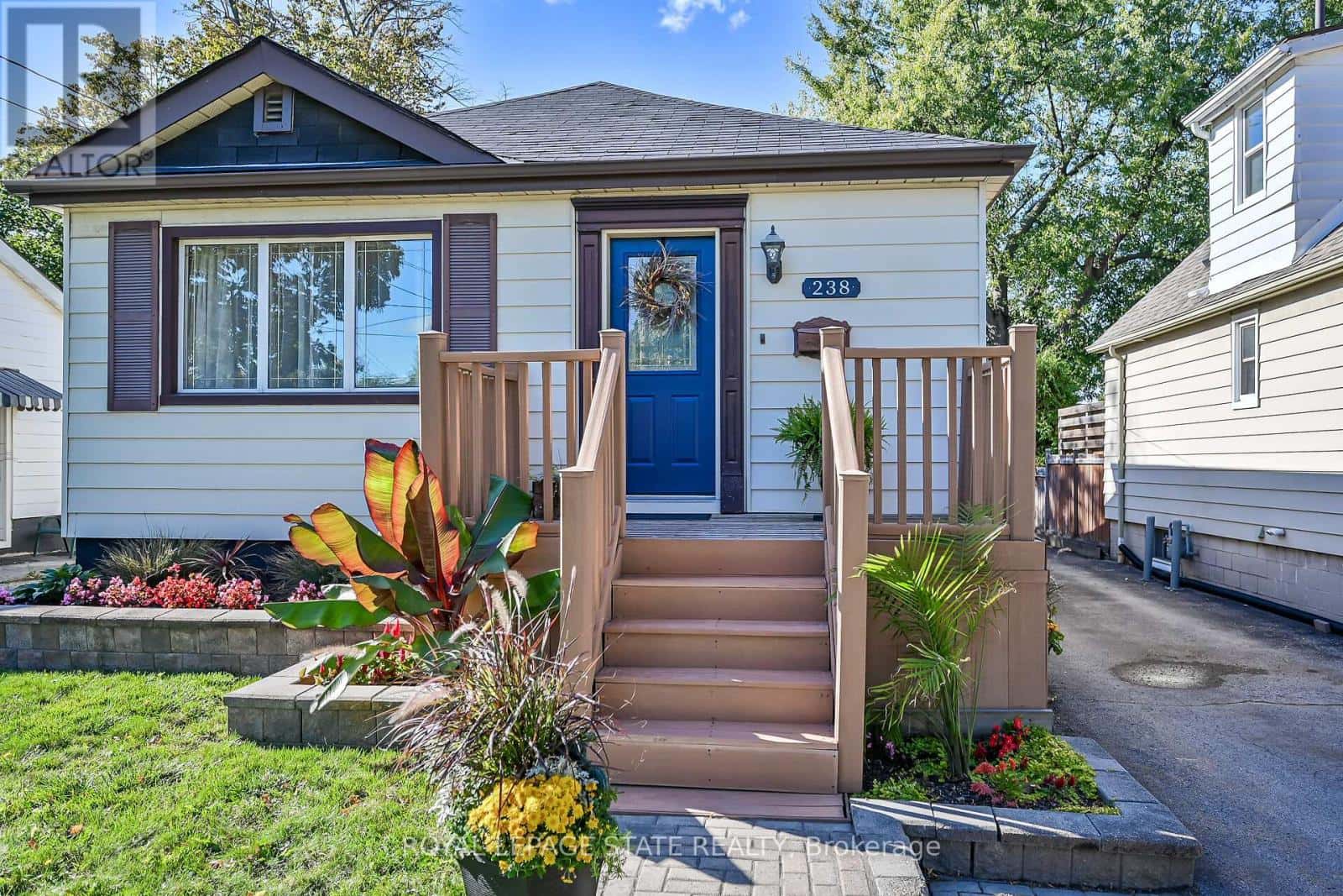 238 EAST 43RD STREET — Hamilton (Hampton Heights), Ontario - Photo 3 of 49