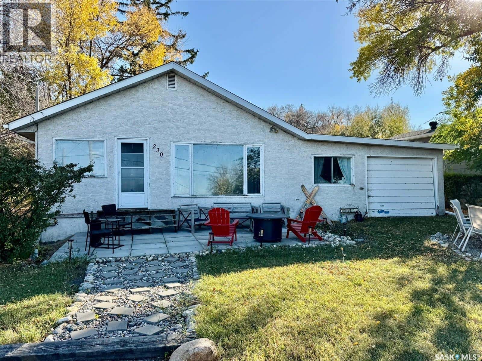 230 Daly AVENUE — Regina Beach, Saskatchewan - Photo 2 of 50