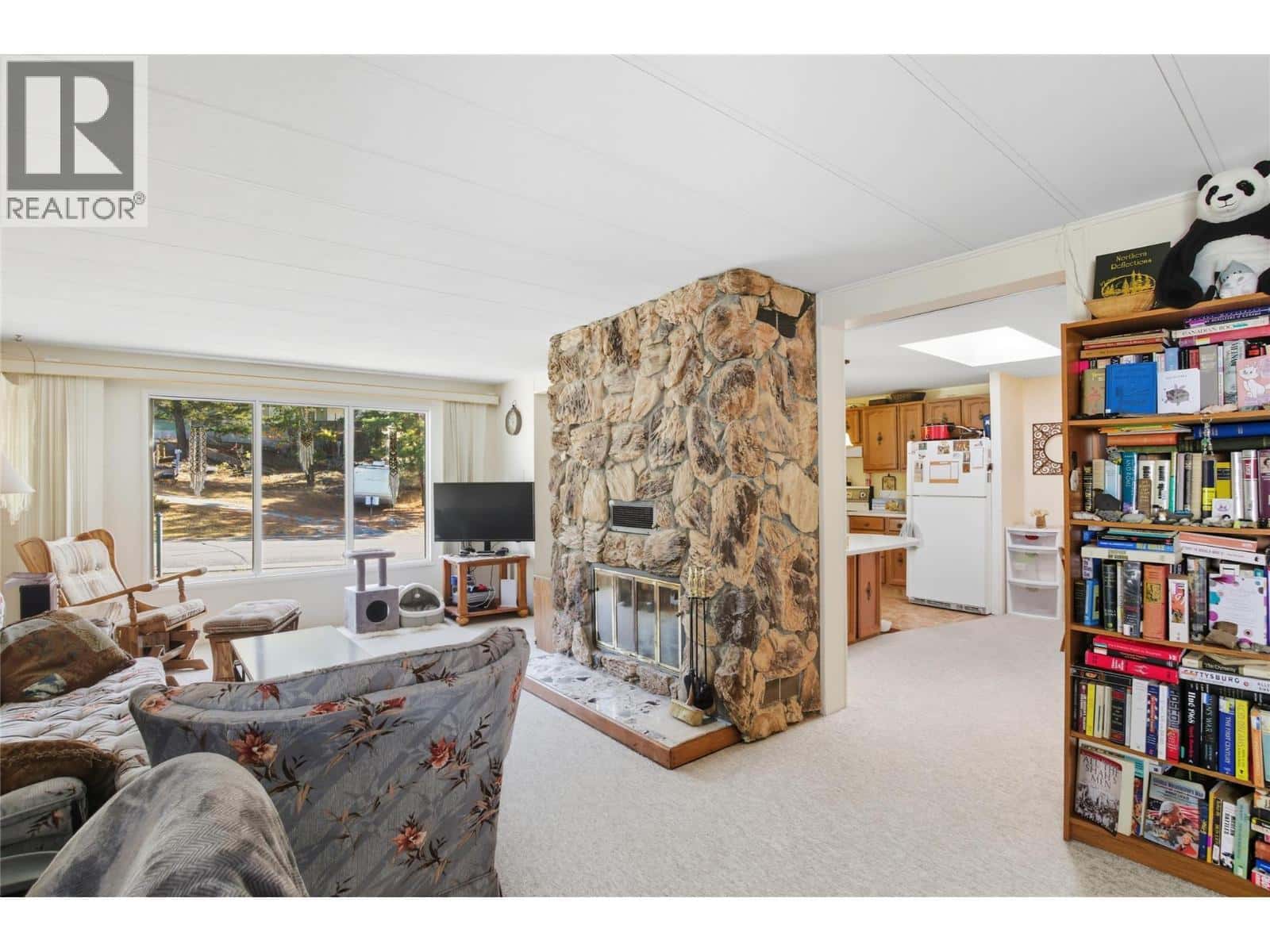 24 JASPER Drive — Logan Lake, British Columbia - Photo 5 of 25