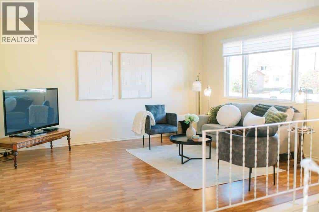 121 3rd Avenue S — Big Valley, Alberta - Photo 5 of 35