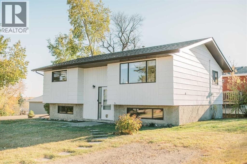 121 3rd Avenue S — Big Valley, Alberta - Main photo