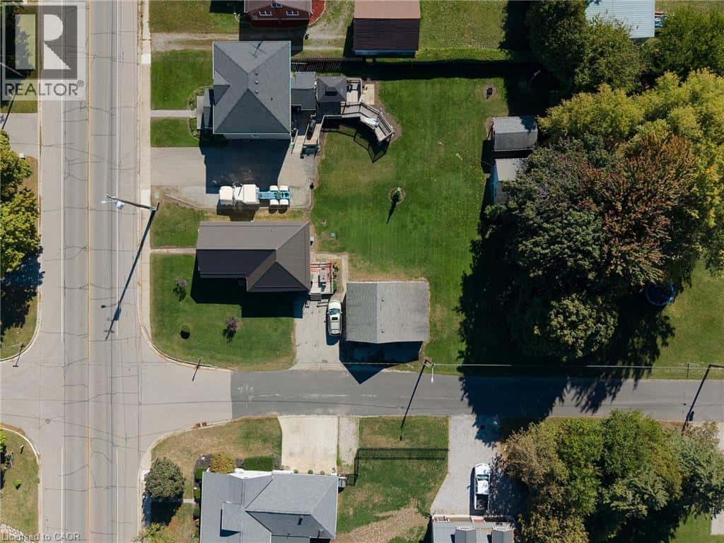 8 QUEEN Street — Langton, Ontario - Photo 3 of 31