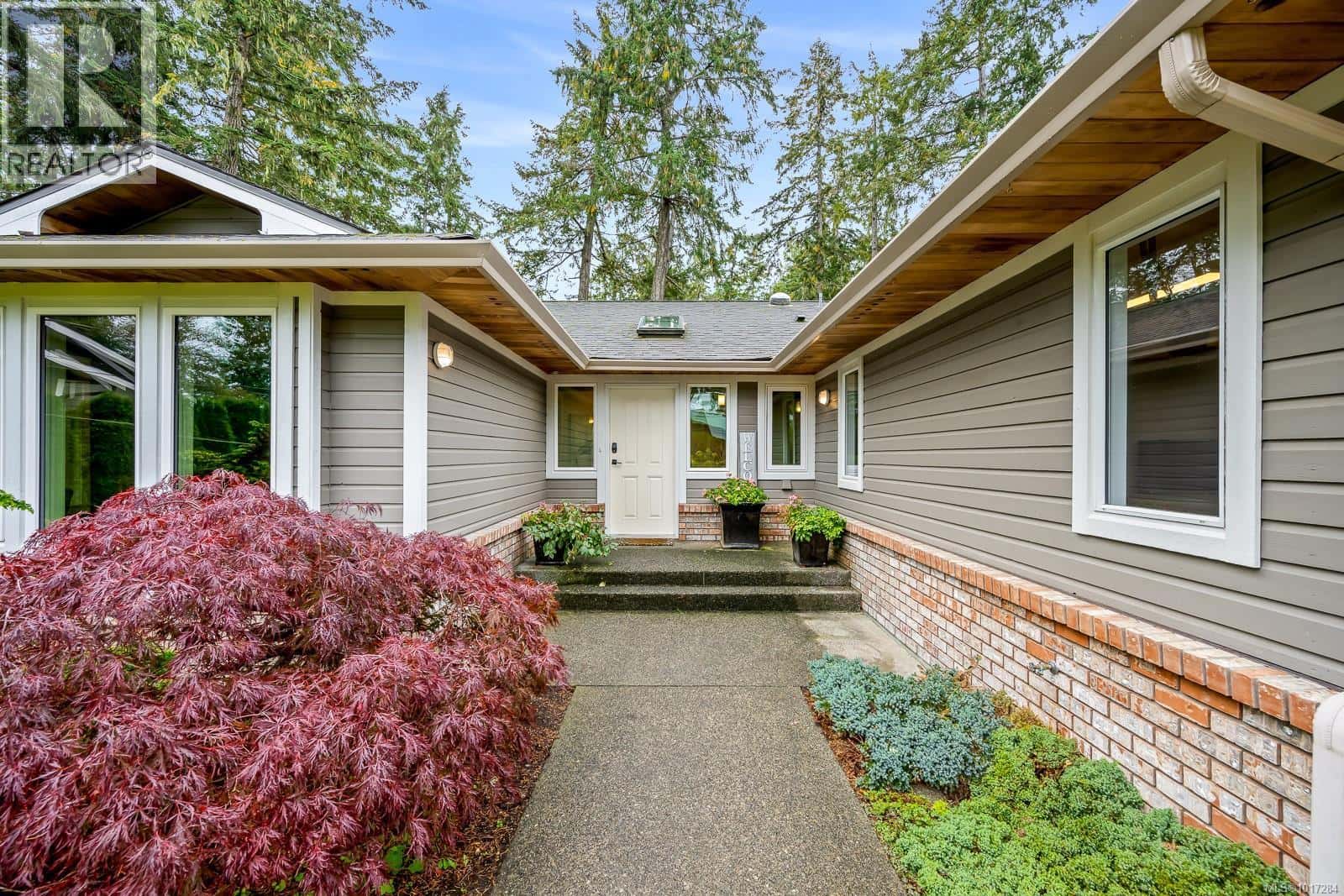 8809 DRIFTWOOD Rd — Black Creek, British Columbia - Photo 2 of 70