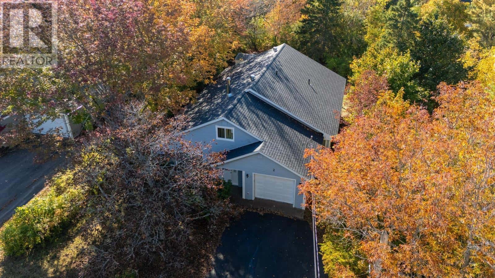 2 Riverview Avenue — Wolfville, Nova Scotia - Photo 2 of 36