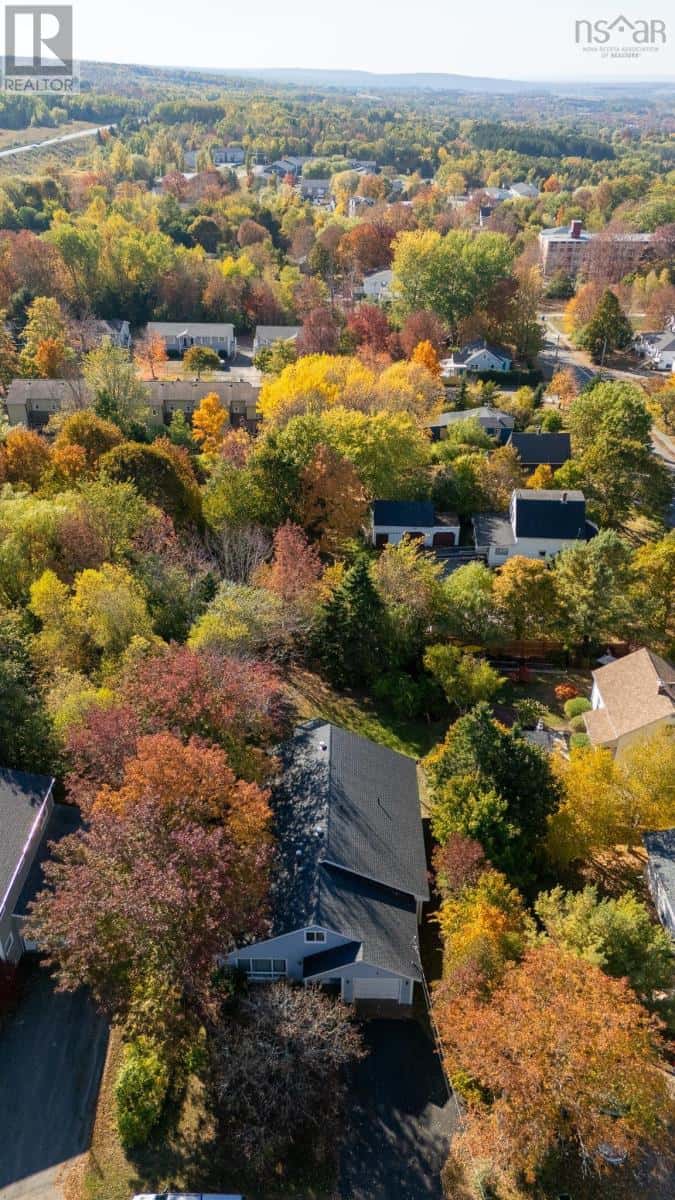 2 Riverview Avenue — Wolfville, Nova Scotia - Photo 3 of 36