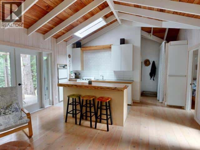 1847 VANCOUVER BLVD — Savary Island, British Columbia - Photo 4 of 14