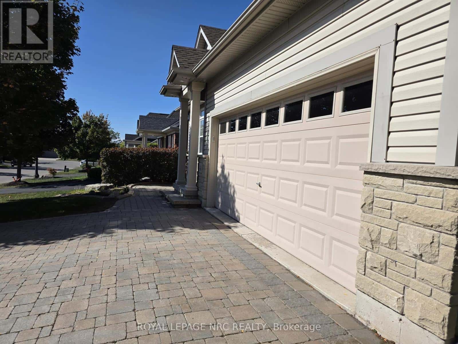 44 MORRIS TRAIL — Welland (Hwy 406/Welland), Ontario - Photo 2 of 36