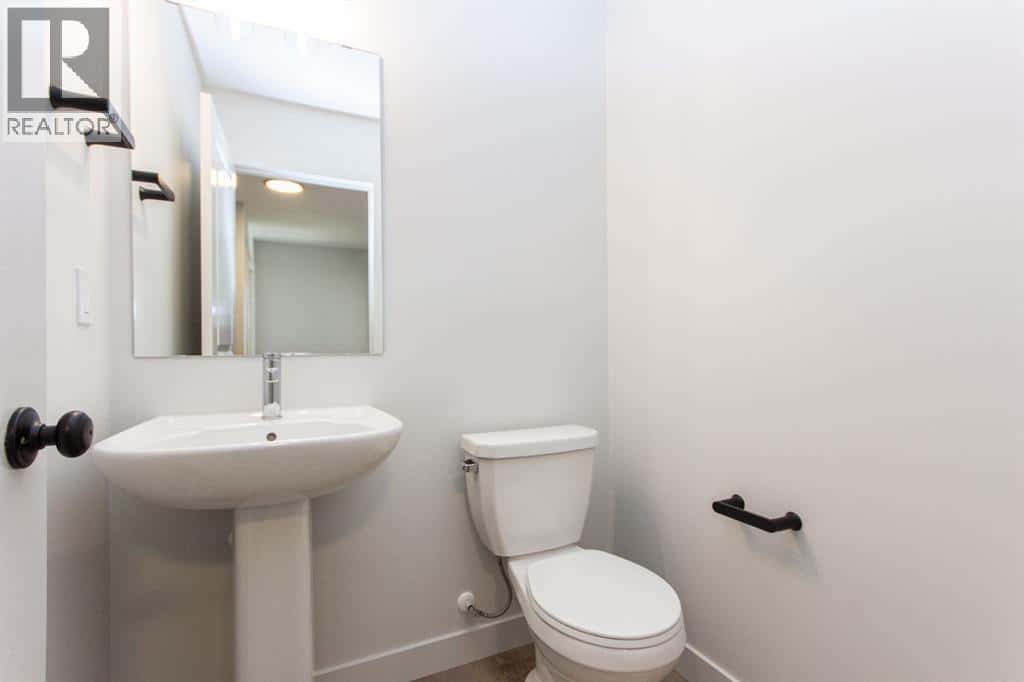 256 Augustus Way — Penhold, Alberta - Photo 4 of 39